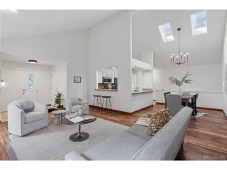 Photo #6: 9111023 Listing