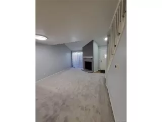 Photo #5: 9114244 Listing