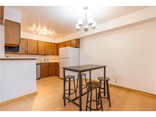 Photo #5: 9114352 Listing