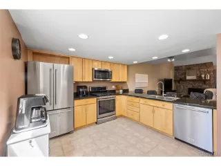 Photo #5: 9122712 Listing