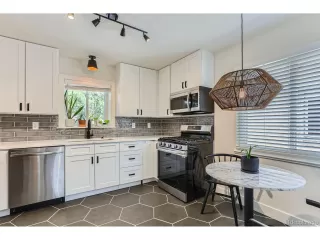 Photo #5: 9127833 Listing