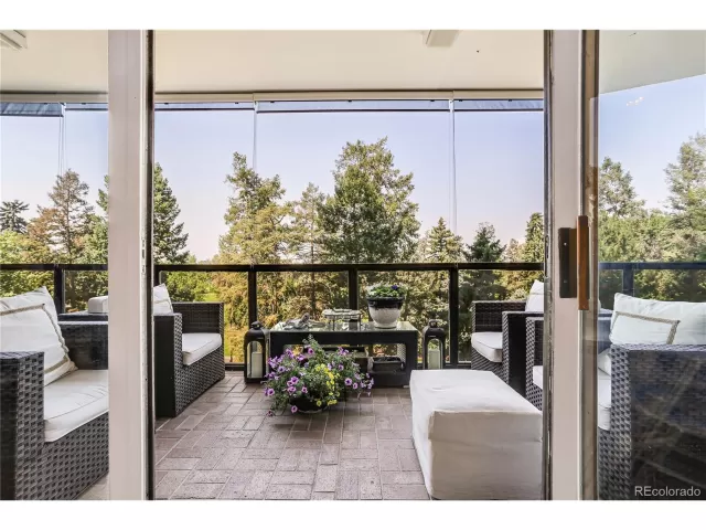 MLS: 9128558 Condo For Sale