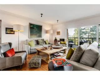 Photo #5: 9128558 Listing