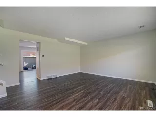 Photo #5: 9134878 Listing