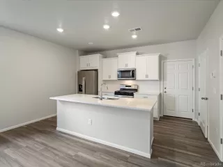 Photo #6: 9138018 Listing