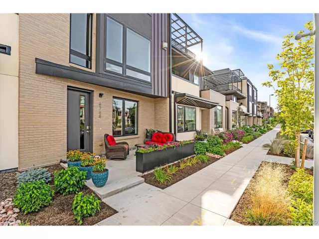 MLS: 9153287 Condo For Sale