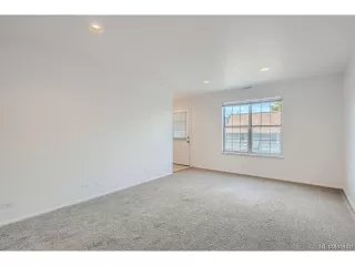 Photo #5: 9153908 Listing