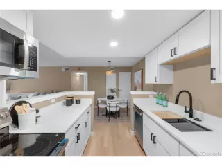 Photo #6: 9154450 Listing