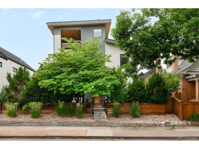 MLS: 9165861 Condo For Sale