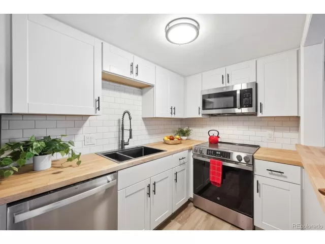 MLS: 9185823 Condo For Sale