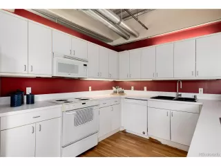 Photo #4: 9192902 Listing