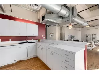 Photo #5: 9192902 Listing