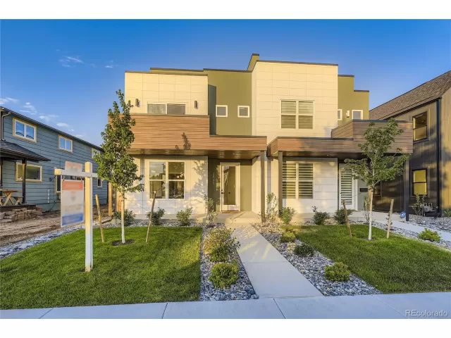 MLS: 9194245 Condo For Sale