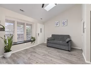 Photo #6: 9196968 Listing