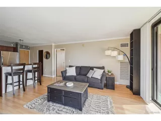 Photo #5: 9201008 Listing