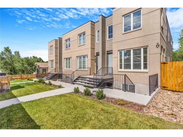 MLS: 9205262 Condo For Sale