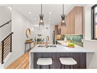 Photo #6: 9223903 Listing