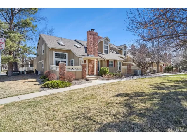 MLS: 9231921 Condo For Sale