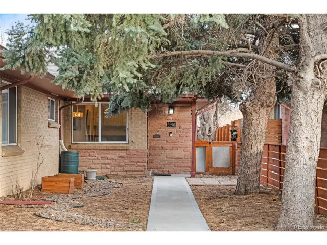 MLS: 9235802 Condo For Sale