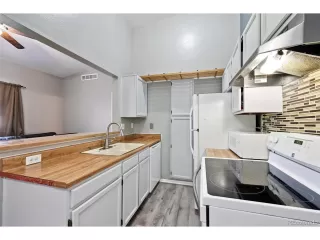 Photo #5: 9240132 Listing 