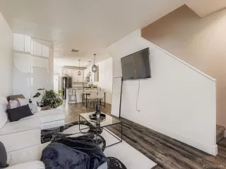 Photo #4: 9244500 Listing