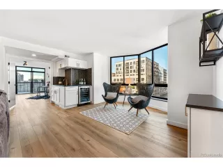 Photo #5: 9247698 Listing