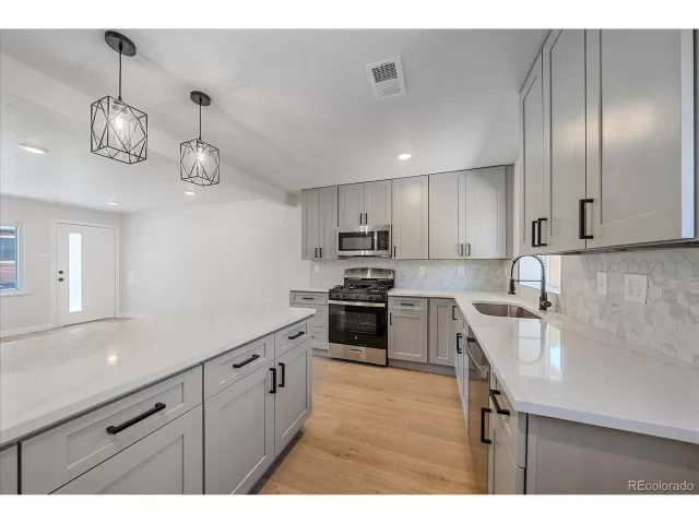 MLS: 9263524 Condo For Sale