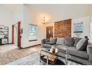 Photo #5: 9263860 Listing