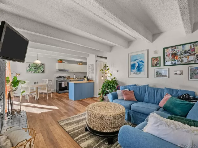 MLS: 9267962 Condo For Sale