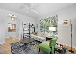 Photo #4: 9294367 Listing