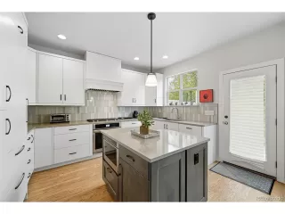 Photo #6: 9294367 Listing