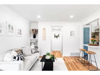 Photo #6: 9294717 Listing