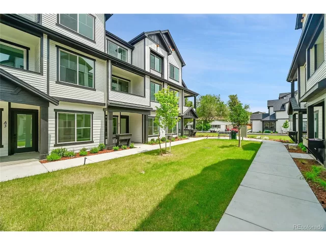 MLS: 9295823 Condo For Sale