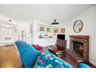 Photo #3: 9296039 Listing