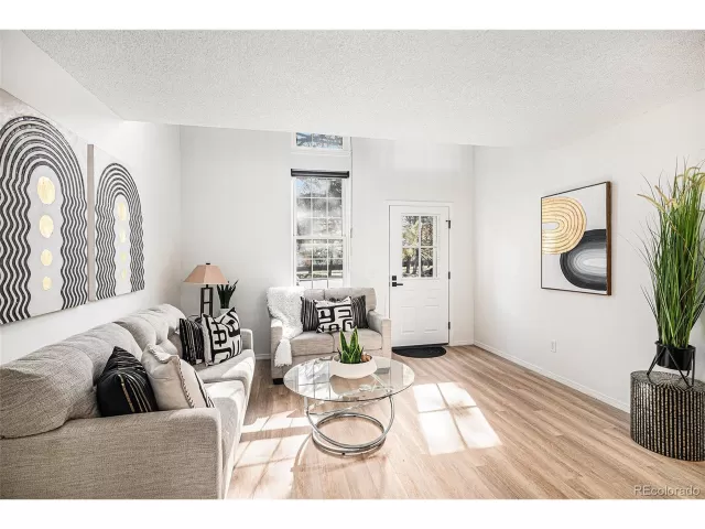 MLS: 9298490 Condo For Sale