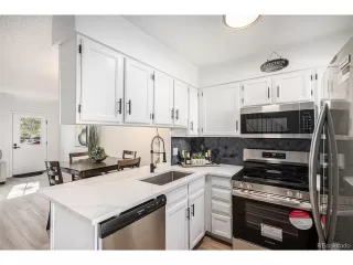 Photo #5: 9298490 Listing