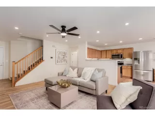 Photo #5: 9303493 Listing