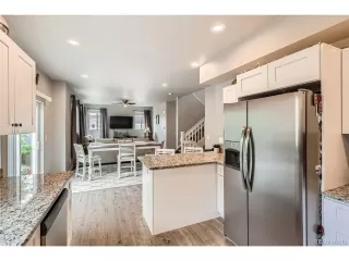 Photo #5: 9304121 Listing