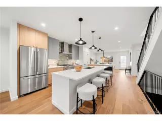 Photo #6: 9305022 Listing