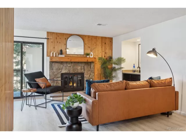 MLS: 9306785 Condo For Sale