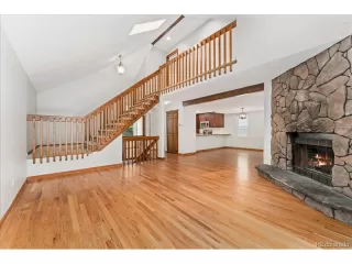 Photo #6: 9309341 Listing