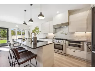 Photo #3: 9310038 Listing