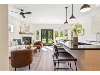 Photo #4: 9310038 Listing