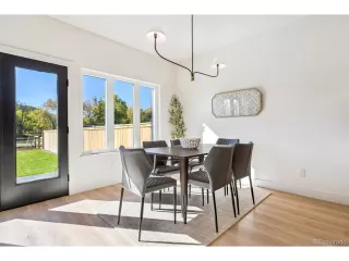 Photo #5: 9310038 Listing