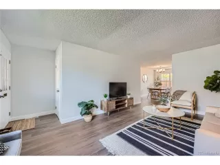 Photo #5: 9318487 Listing