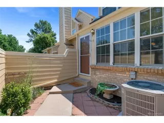 Photo #5: 9318646 Listing