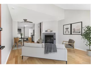 Photo #6: 9318646 Listing