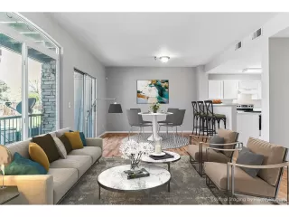 Photo #5: 9324137 Listing