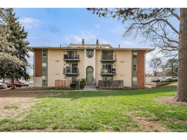 MLS: 9324255 Condo For Sale