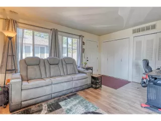 Photo #6: 9327069 Listing